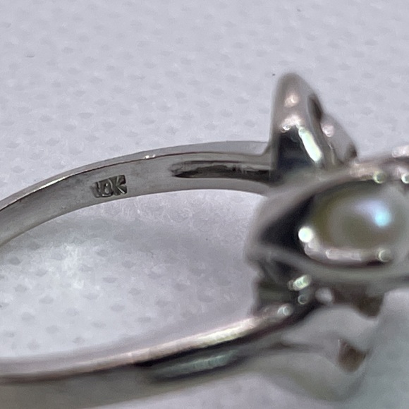 10K White Gold & Pearl Ring